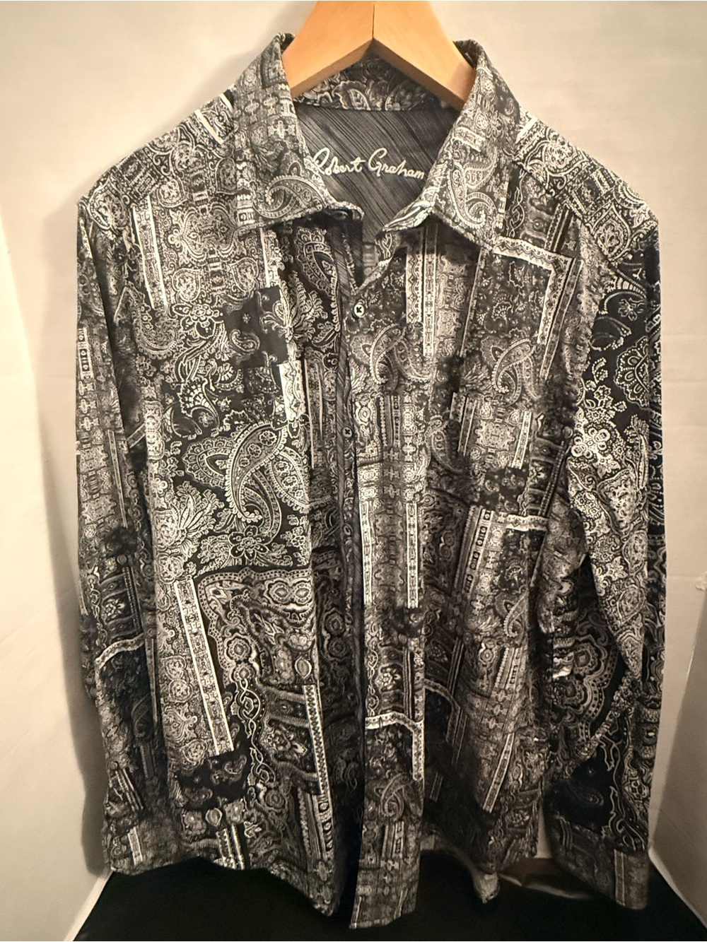 Robert Graham Men's Black & White Paisley Button-Up Shirt